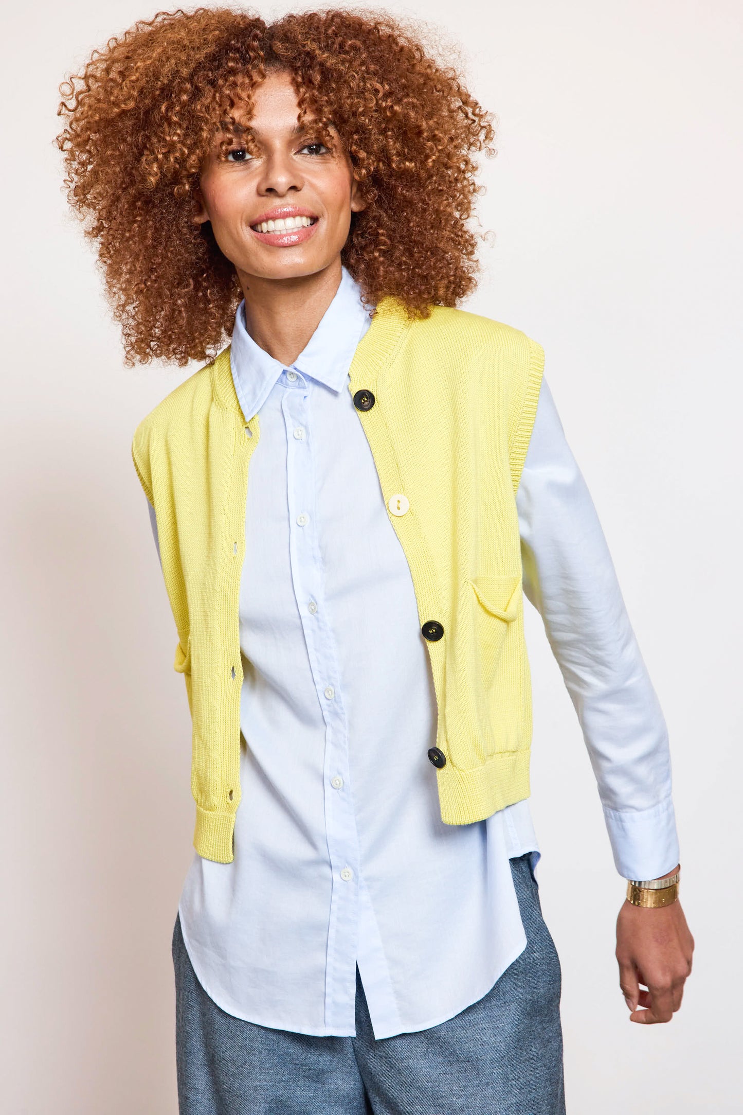 CARDIGAN SANS MANCHE JAUNE