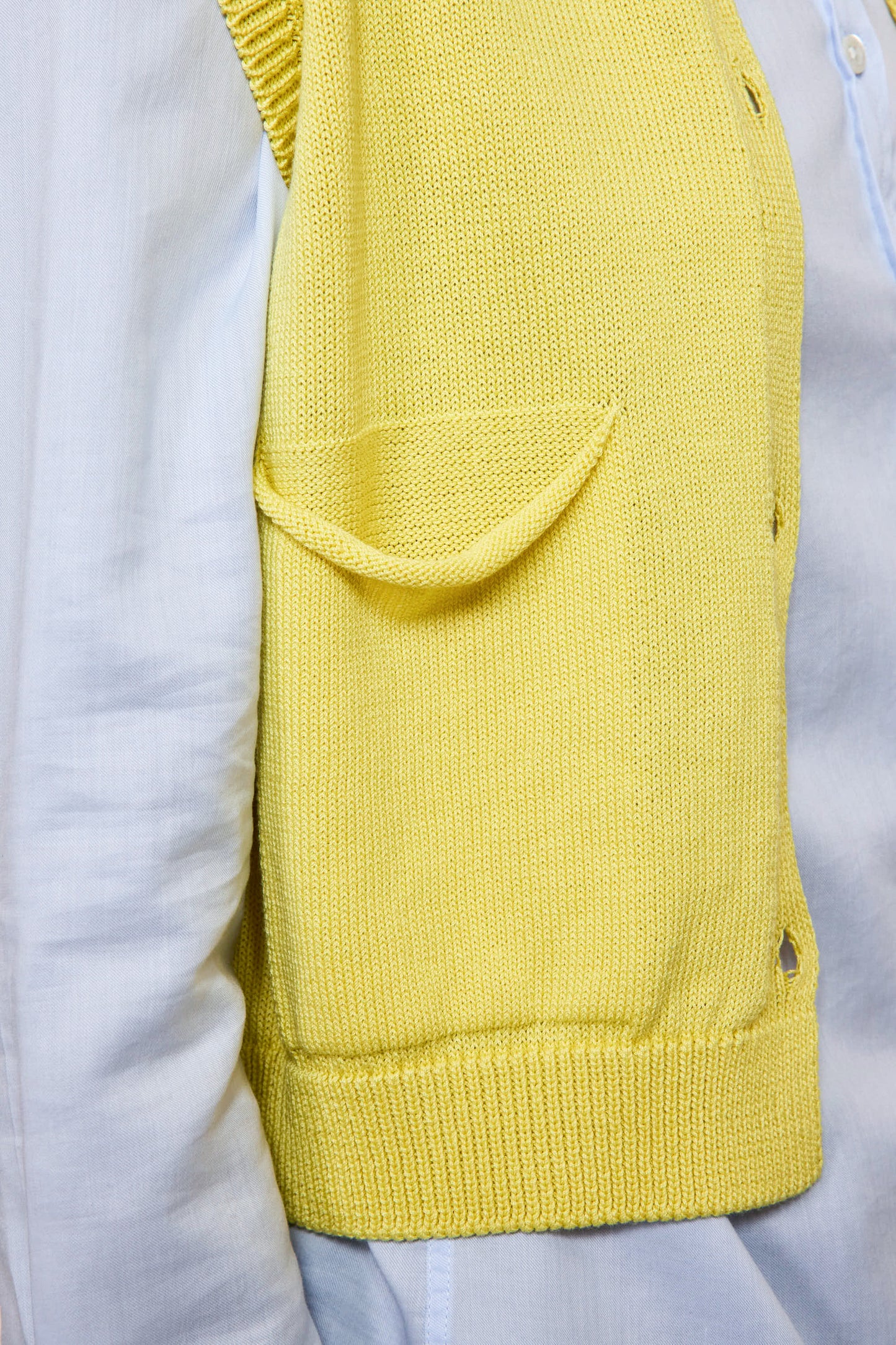 CARDIGAN SANS MANCHE JAUNE