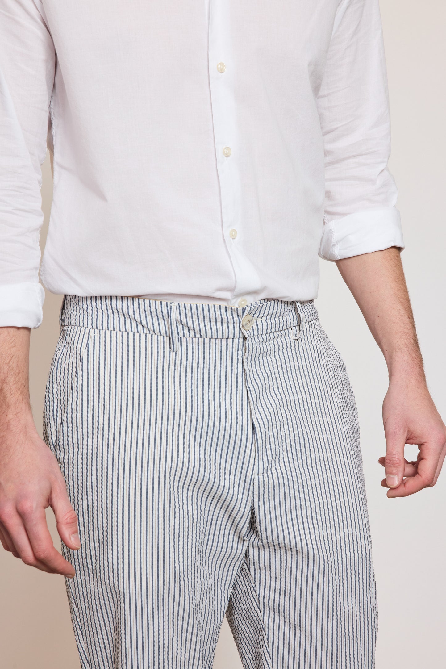 STRIPED SEERSUCKER PANTS NAVY