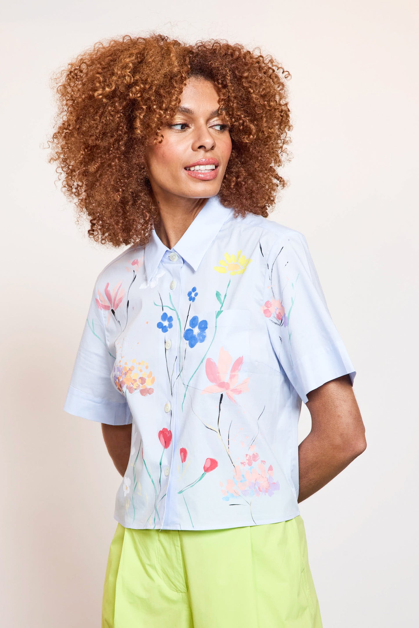 CHEMISE COURTE PEINTE JARDIN CIEL