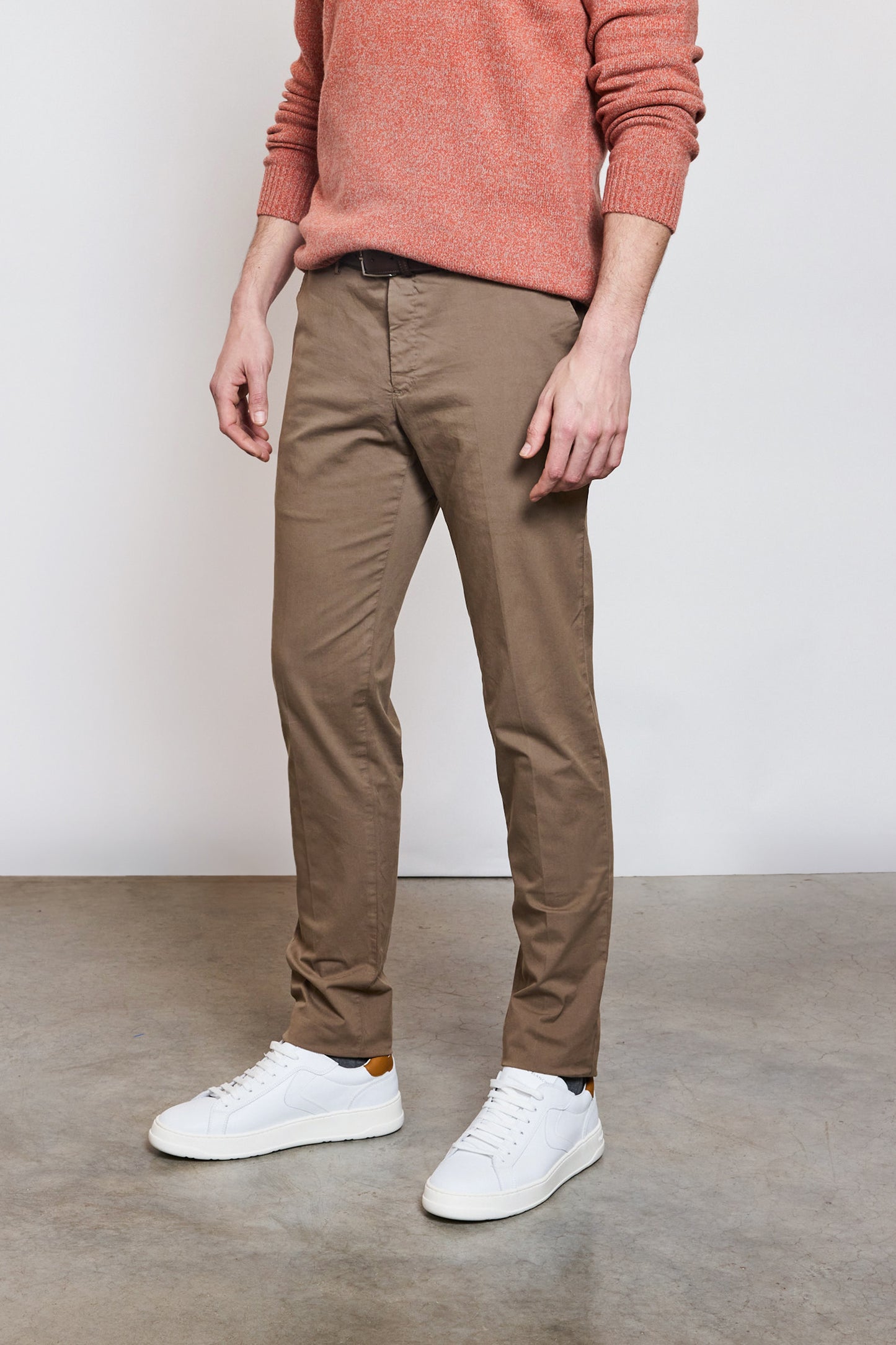 PANTALON SLIM EN COTON TAUPE