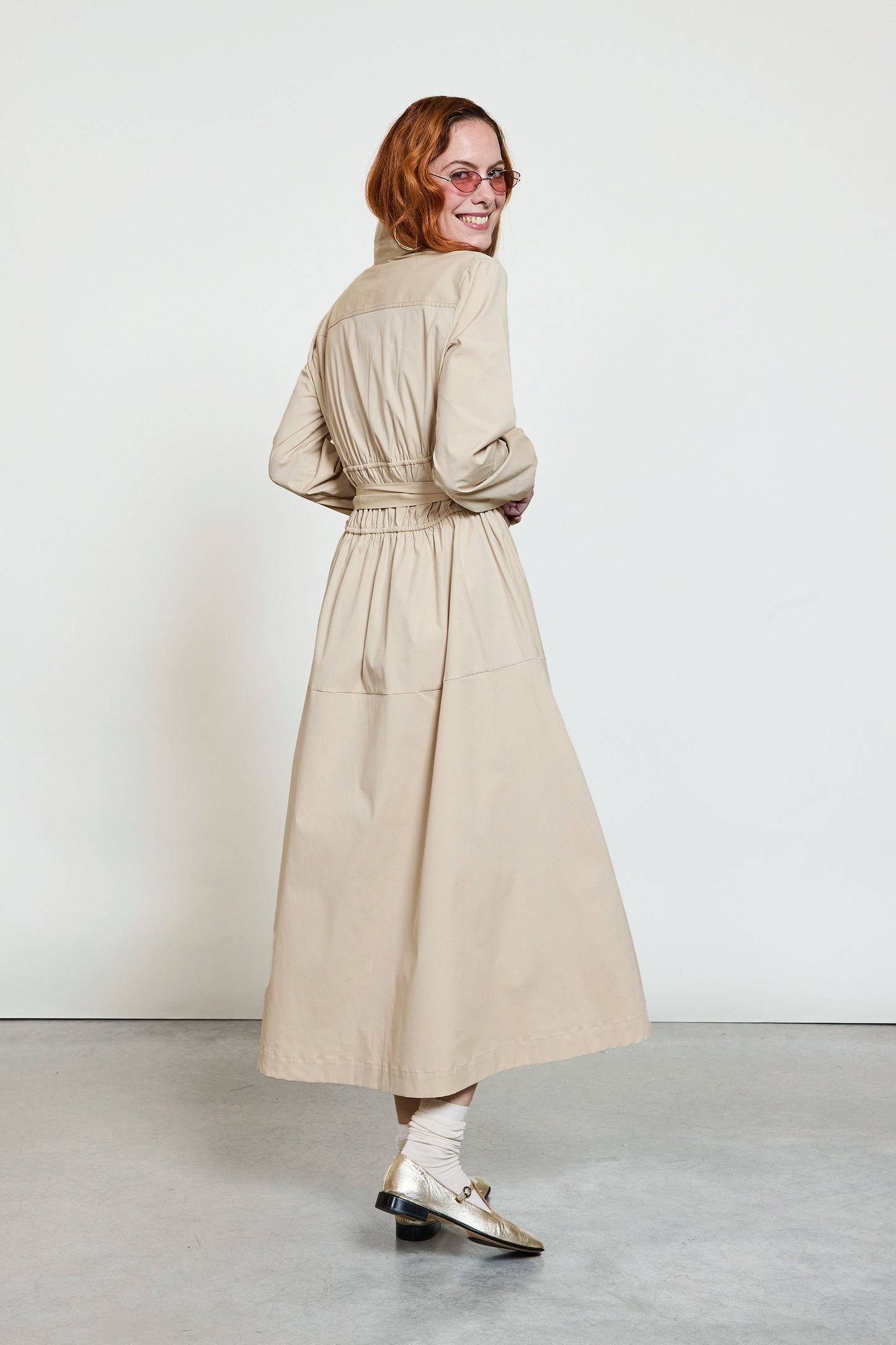 ROBE FRONCEE EN POPELINE BEIGE