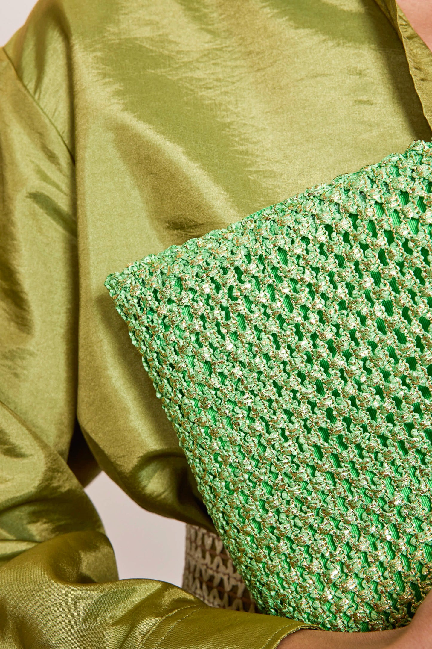 POCHETTE EN CUIR METALLISÉ VERT