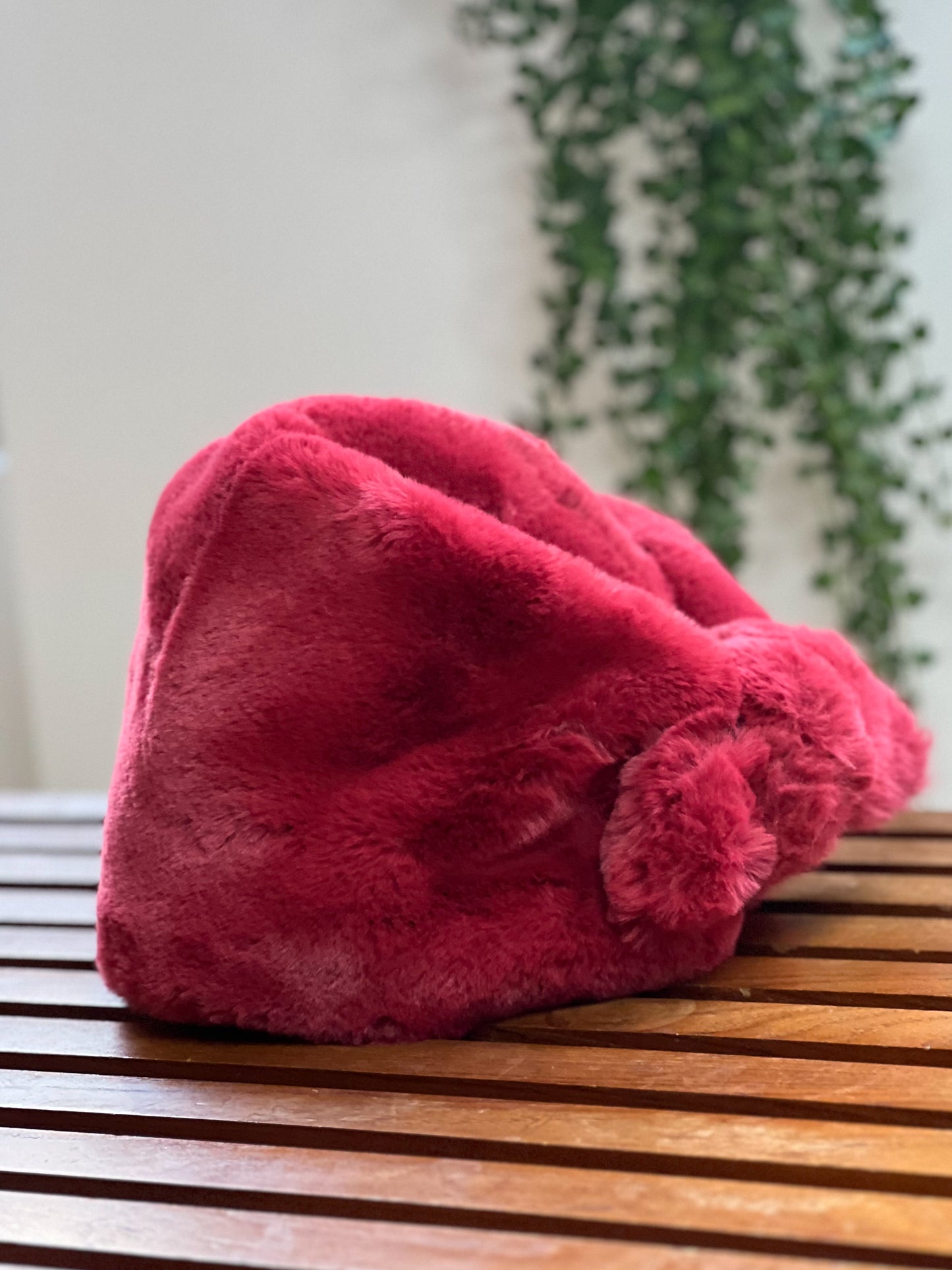 FAUX FUR HAT RASPBERRY