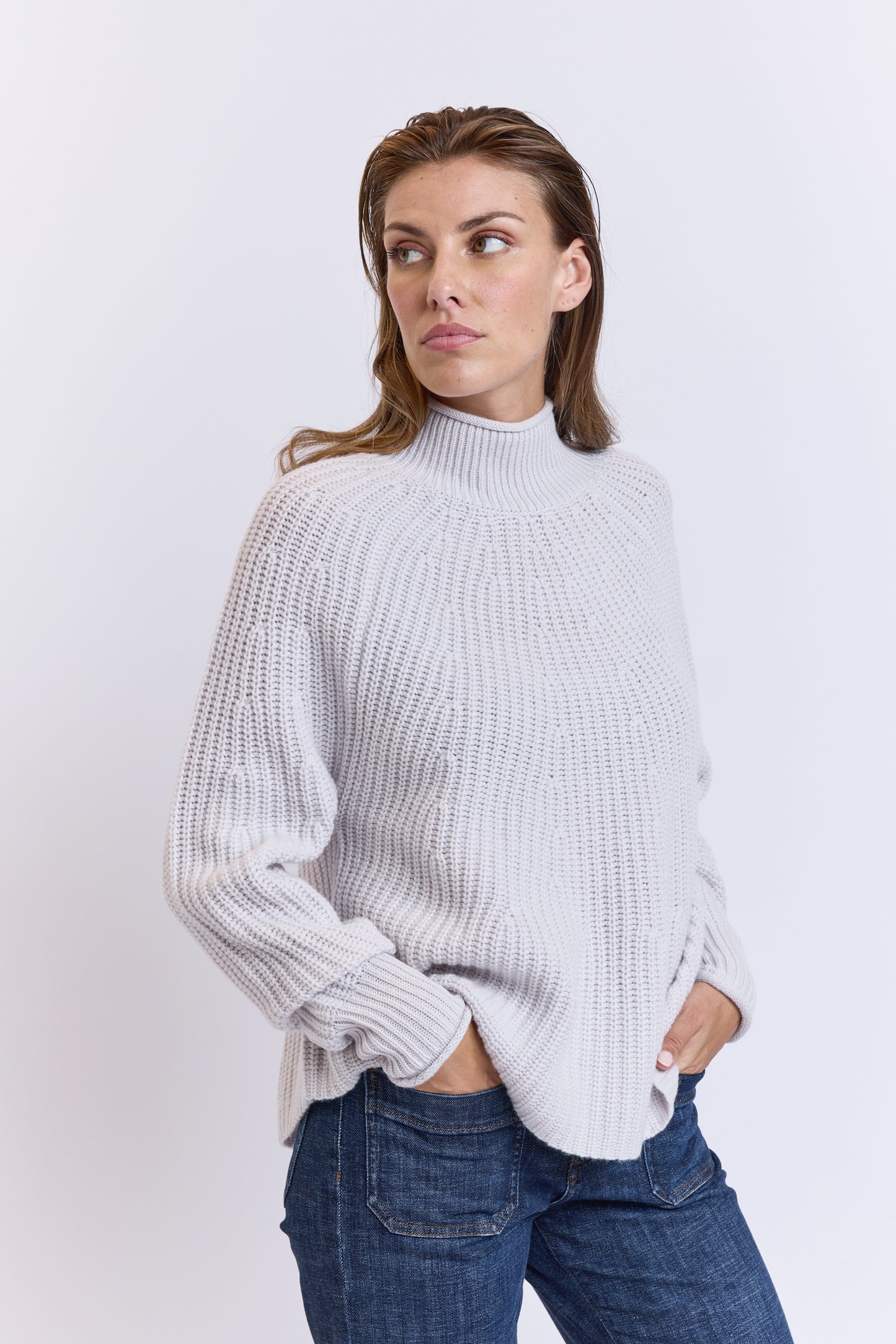 FLARED TURTLENECK CHALK