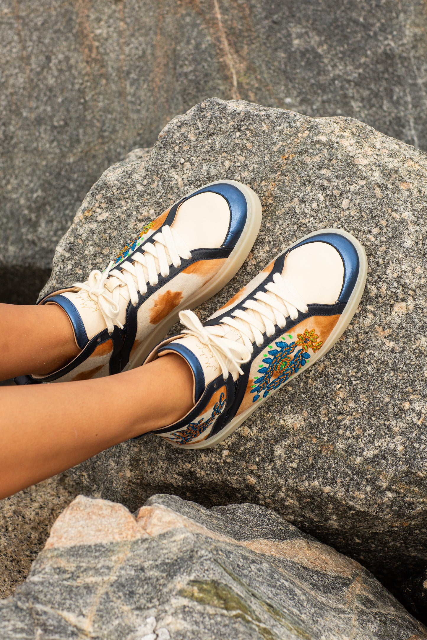 EMBROIDERED SNEAKERS BLUE